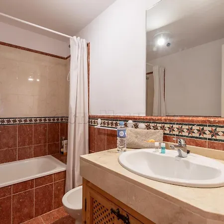 Bermuda Beach 15 إِستيبونا