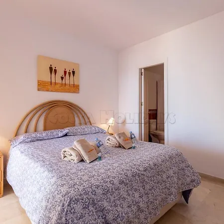 Bermuda Beach 15 * إِستيبونا
